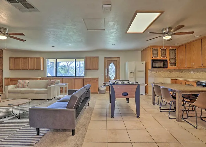Charming Temecula Home W/ Hot Tub, Mountain Views!